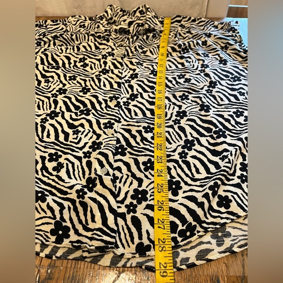 C BY ONE – Zebra & Floral Print Blouse – Approx. Size 2X - Picture 6 of 8